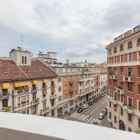 Bright House Center On Subway Lines 1,2 &3 Apartment