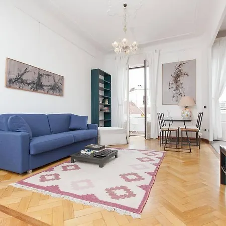 Bright House Center On Subway Lines 1,2 &3 * Milan