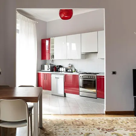 Bright House Center On Subway Lines 1,2 &3 Apartment *