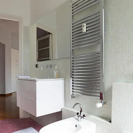 Apartment Bright House Center On Subway Lines 1,2 &3 *