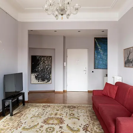 Bright House Center On Subway Lines 1,2 &3 Apartment *