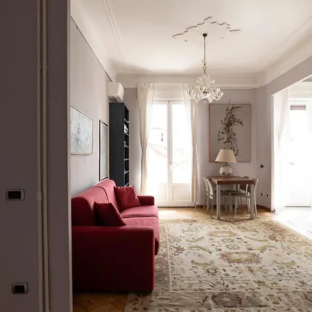 Bright House Center On Subway Lines 1,2 &3 Apartment *