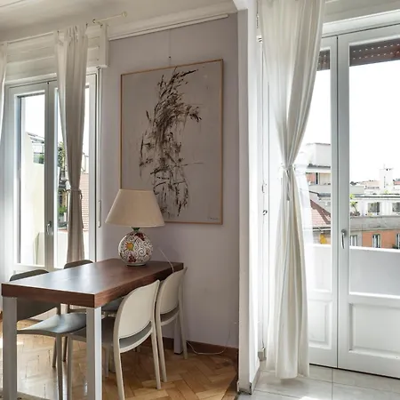 Apartment Bright House Center On Subway Lines 1,2 &3 *