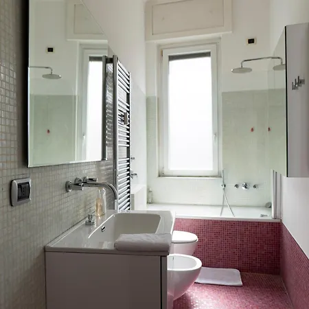 Bright House Center On Subway Lines 1,2 &3 * Milan