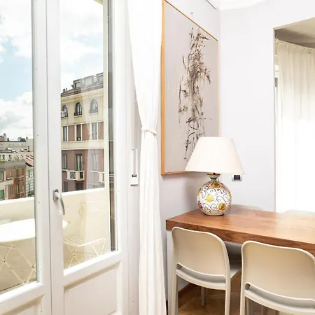 Apartment Bright House Center On Subway Lines 1,2 &3 *
